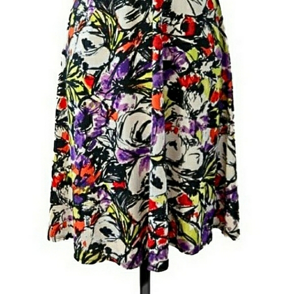 Leota | Birds and the Bees Maternity Dress | Multi Color Floral | Medium - Picture 4 of 8